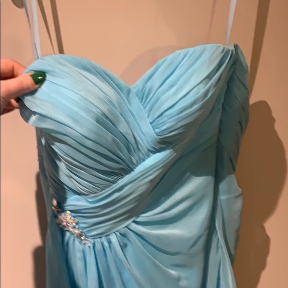 Prom/grad dresss - Picture 2 of 3